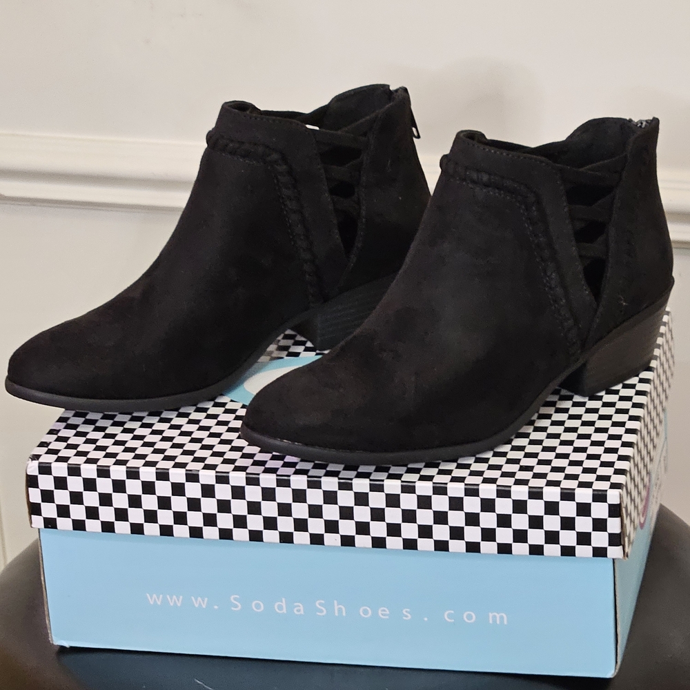 Soda Black Faux Suede Ankle Booties, Size 7, NIB,NWOT - Picture 5 of 16